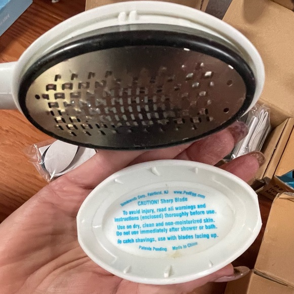 Callous foot scraper w/replacement pads & shredders New still in original box - Picture 6 of 6